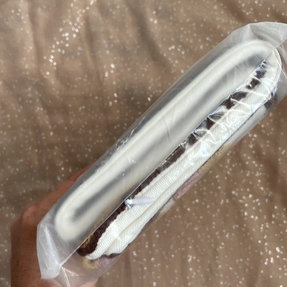 Brand New Set of 2 Embroidered Floral Decorative Throw Pillow Covers 18"x18" - Picture 8 of 10